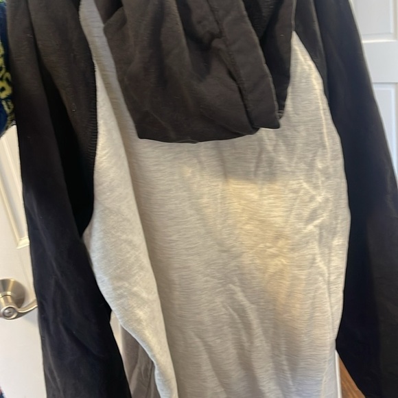 American Eagle pull over hoodie - Picture 4 of 4